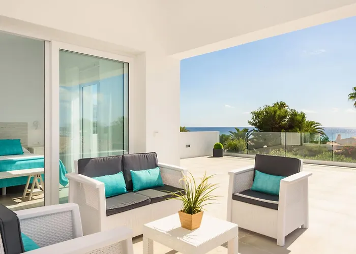 בית נופש Lucia Mit Meerblick Und Pool In By Interhome