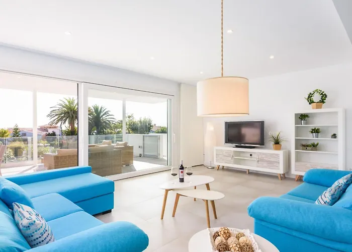 בית נופש Lucia Mit Meerblick Und Pool In By Interhome