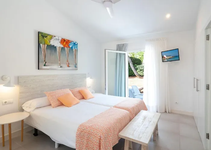 בית נופש Lucia Mit Meerblick Und Pool In By Interhome *