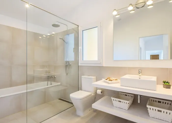 Lucia Mit Meerblick Und Pool In By Interhome בית נופש *